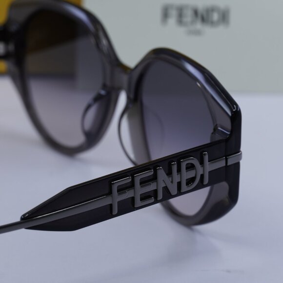 Fendi FE40083U 20B Butterfly Sunglasses - Grey - Picture 6 of 9